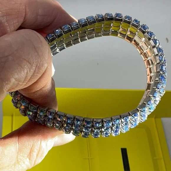 Sparkling light blue rhinestone stretch bracelet. - Picture 4 of 5